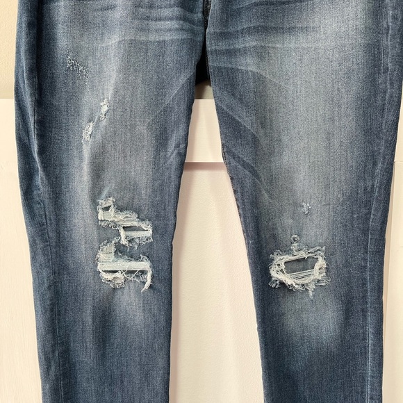 Judy Blue Boyfriend Fit Medium Wash Distressed Jean - Picture 4 of 7